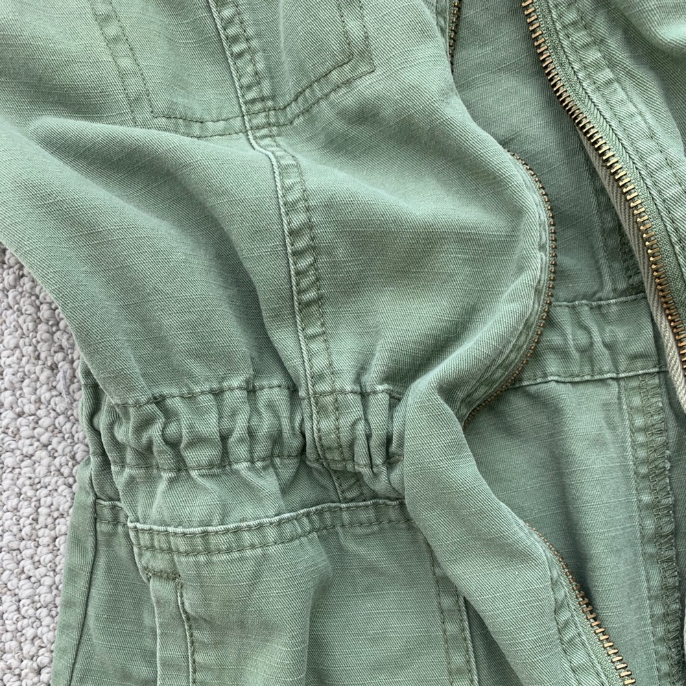 Women’s Vest - Picture 3 of 4